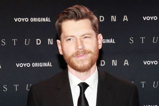 David Švehlík našel štěstí u krásné učitelky. Se Schneiderovou se rozvedl, podváděla ho - Médium.cz