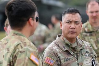 Americký generál se v Kyjevě opil, třikrát upadl a cestou domů ztratil tajné dokumenty - Echo24.cz