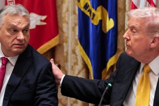 Orbán je nervózní z voleb. Chce se před voliči ukázat jako státník s kontaktem na Trumpa, říká Daněk