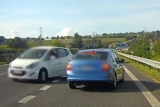 Senior jel na Liberecku kilometry v protisměru. Na upozornění ostatních šoférů nereagoval - Novinky