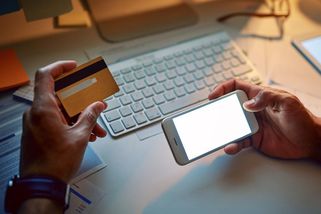 Muž z Přerovska uvěřil, že na něj čeká výplata zisku z investic. Přišel o desítky tisíc korun - Novinky