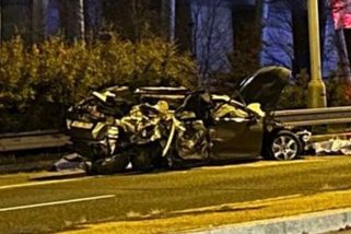 Auto v Praze narazilo do semaforu a dalšího vozu. Dva muži zemřeli