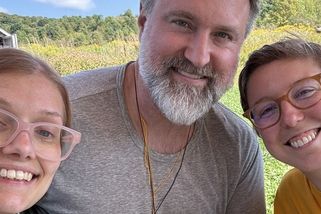 Jsem v polyamorním vztahu a vychovávám děti se dvěma partnery. Je to pro ně přínosná změna