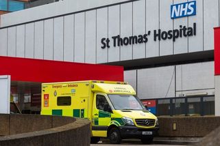 Další čísla z Británie: Riziko hospitalizace s omikronem je o polovinu nižší - Novinky