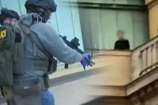 Poslední vteřiny vraha z fakulty: Střelil se do hlavy brokovnicí, když ho měli na mušce – eXtra.cz