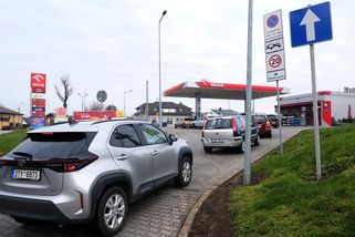 Natankovat, pro tabák a zpět za hranice. Češi ucpávají benzinky v Polsku - Seznam Zprávy