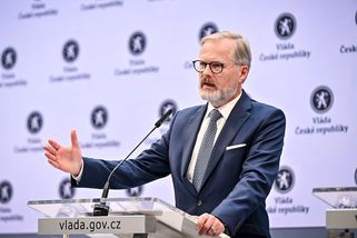 Premiér Fiala: Hnutí ANO si chce koupit důchodce za peníze mladých