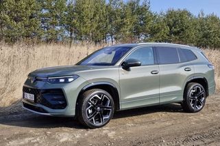 Test: Volkswagen Tayron 2.0 TDI 4Motion (142 kW) má důležitý úkol, který plní skoro na jedničku - Autobible.cz - Předjedeme vaše představy!