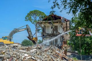 Radnice omylem strhla Američanovi dům, teď po něm chce 1,5 milionu za demolici - Novinky