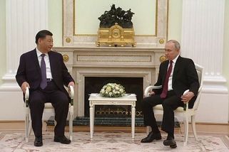Putinovy neklidné nohy. Záběry s čínským prezidentem živí spekulace o nemoci - Seznam Zprávy