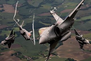 securitymagazin.cz/defence/komentar-armada-naznacuje-preferenci-pro-americke-f35-ve-hre-bude-transparentnost-a-pomer-ceny-a-vykonu-1404069011.html