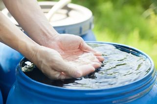 Kdo zná tenhle trik s vodou, ušetří tisíce. Spotřeba pitné vody v domě klesne až o 50 %