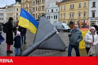 Češi i Ukrajinci vyjádřili na náměstí podporu napadené zemi. Přistál tam i smrtící dron