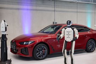 Roboti dojí krávy i obsluhují v restauracích. Podle odborníků je potřeba s robotizací zabrat