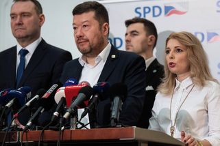 Soud začne v květnu řešit obžalobu vládního SPD kvůli předvolebním plakátům - Seznam Zprávy