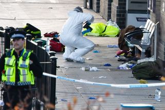 Řádění s nožem pár hodin před útokem ve vlaku. Britská policie zatčeného spojuje se třemi dalšími incidenty - Novinky