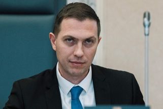 Má být nestranný, ale podporuje Motoristy. Úředník „od Turka“ čelí stížnosti - Seznam Zprávy