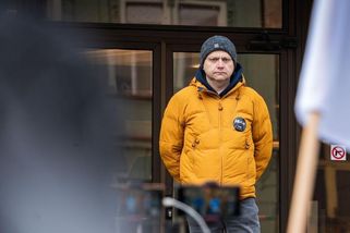 „Lháři, křiváci, podvodníci.“ Policii opouští rebelský velitel, zanechal drsný vzkaz