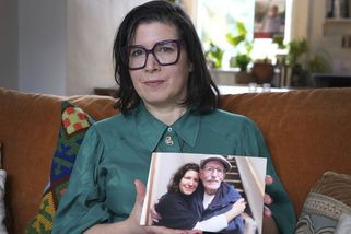 Příměří by vedlo ke dni zúčtování, vládě válka vyhovuje, říká dcera rukojmí - Seznam Zprávy