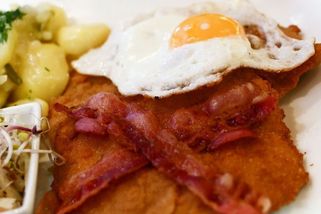 Velebení nacismu? Německý řezník sklidil kritiku za cenu řízku - Novinky