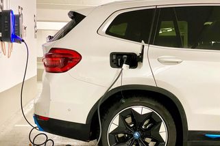 Elektromobily už jsou „daleko lepší“ než vozidla se spalovacím motorem, tvrdí expert