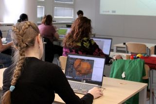 Tahanice o osmiletá gymnázia: Plaga se dostal do křížku s kraji. Dojde k jejich redukci?