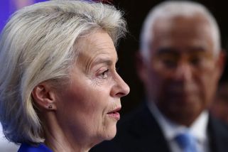 EU poskytne Ukrajině půjčku 90 miliard eur tak či onak, potvrdila šéfka Komise