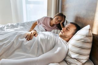 ŽENA-IN - Přítel mě nedokáže uspokojit, i když se snaží. Problém je v jeho chronotypu, smutní Martina