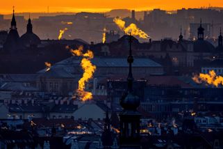 EK představila první návrh na změnu systému obchodování s emisními povolenkami - Novinky