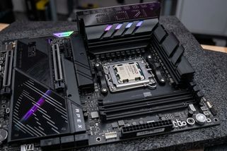 ASUS ROG X870E APEX nabízí s AMD Ryzen 9 9950X3D2 Dual Edition ohromující možnosti přetaktování DDR5