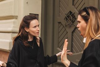 „S takovým zadkem bys neměla chodit mezi lidi!“ Proč jsou na sebe ženy často tak neuvěřitelně zlé?