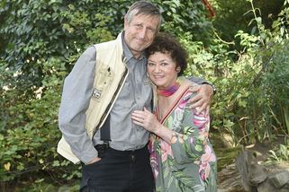 Jana Boušková poprvé po zdravotních problémech ve společnosti. Pohublá herečka rozdávala úsměvy