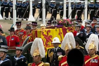 Video smutnící královské rodiny z pohřbu maminky a babičky - Seznam Zprávy