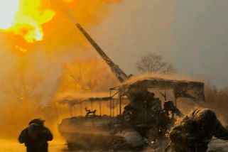 "Je třeba je srovnat." Rusové číhají za hranicí, sousedé věří pevnosti nové linie