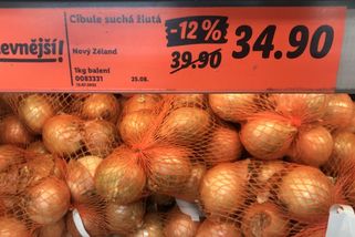 Pole jsou plná brambor a cibule, ale obchody je dovážejí tisíce kilometrů - Seznam Zprávy