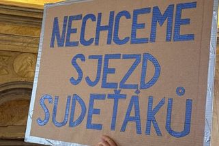 Ne sjezdu Sudeťáků, protestovali lidé v Brně. Nezvali jsme je, říká vedení města