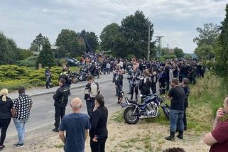 Jednou stopou šli, jeli i odešli. Smrt Lukáše a Elišky na sítích rve srdce