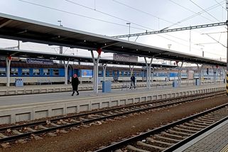 Mladistvý se na nádraží v Olomouci polil hořlavinou a upálil - Novinky