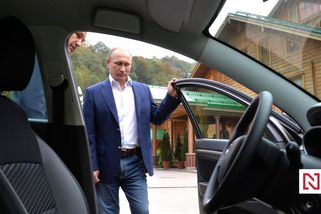 Ruská auta jako součást kolektivního komplexu. V čem Rusové jezdit chtějí a v čem jezdit budou