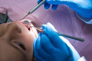 Během návštěvy zubaře zemřel sedmiletý chlapec. Podobných případů přibývá