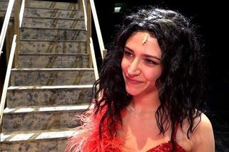 Premiéru v roli Whitney Houston odehrála pod prášky: Eva Burešová 7 měsíců po porodu zhubla tak, že jí musejí zúžit kostýmy - Super.cz