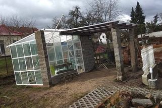 Stará tovární okna nikdo nechtěl. Posloužila k výstavbě unikátního skleníku