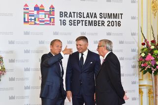 Fico sice vyvolává odpor, ale reprezentuje názor významné části obyvatel - Svět hospodářství