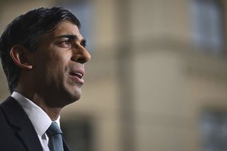 Británie bude první zemí, která poskytne Ukrajině zbraně dlouhého doletu, řekl Sunak - Novinky