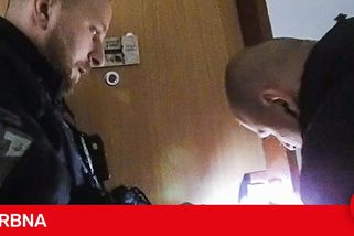 Bizarní výjezd strážníků k seniorce v potížích. Co v bytě našli je hodně překvapilo