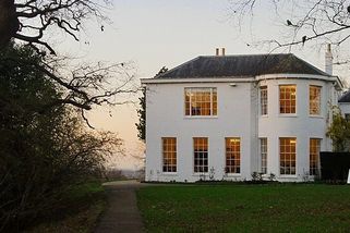 Sága rodu Forsytů demaskovala britskou smetánku, inspiroval ji autorův skandální vztah - Médium.cz