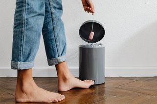 Menstruuješ? To si budeš muset připlatit, holčičko. Menstruační chudoba v ČR - Médium.cz