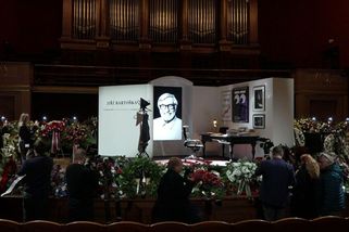 Lidé se loučili s Jiřím Bartoškou - Novinky