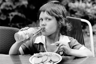 Sušenky a oplatky, které jsme milovali za socialismu. Některé z nich skončily v propadlišti dějin! - Proženy.cz