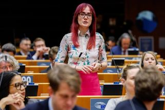 Podpora pedofilů, nebo šmírování zpráv? Piráti se brání nařčení z tuposti